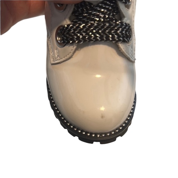 Cynthia Rowley Toddler White and Black Lace-Up Boots Size 5 - Picture 10 of 10